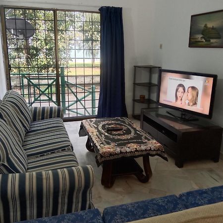 Pd Bayu Beach Resort Private Service Apartment 포트딕슨 외부 사진